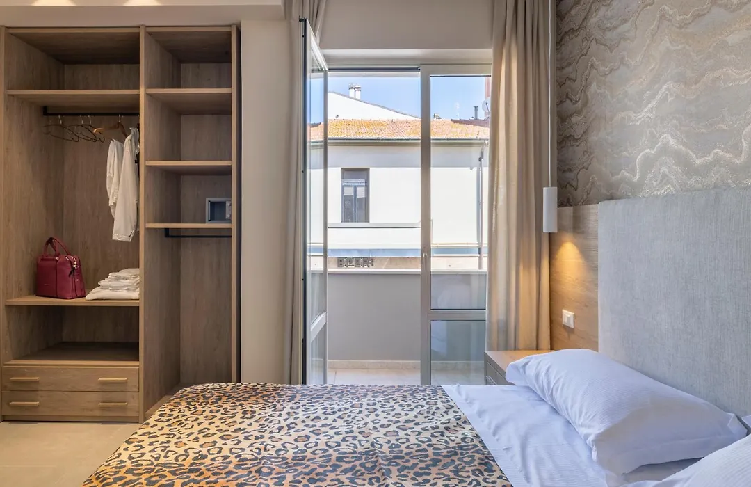 Ilenia'S Boutique Rooms-1